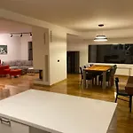 Deluxe Flat